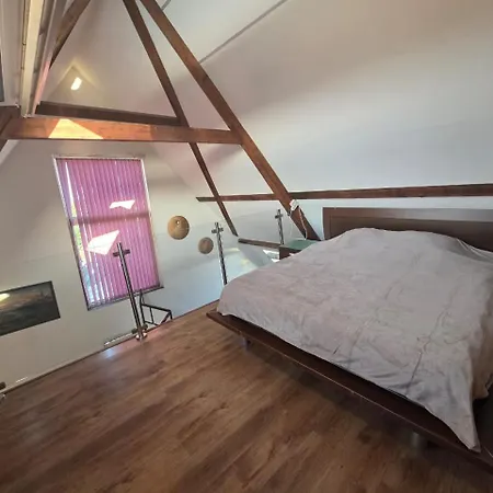 Historic Canal-side Apartamento *