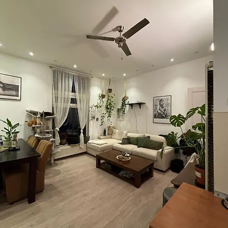 Historic Canal-side *