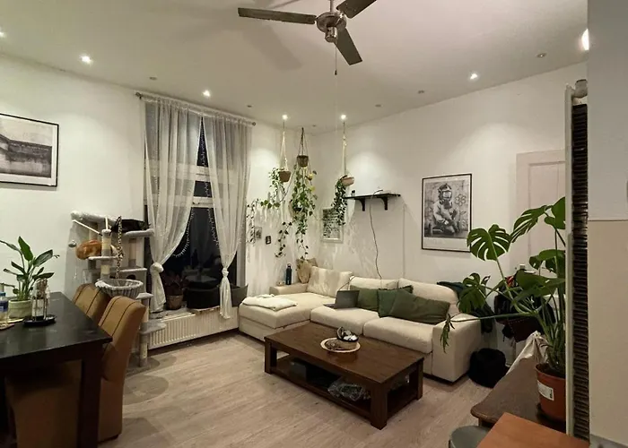 Historic Canal-side *